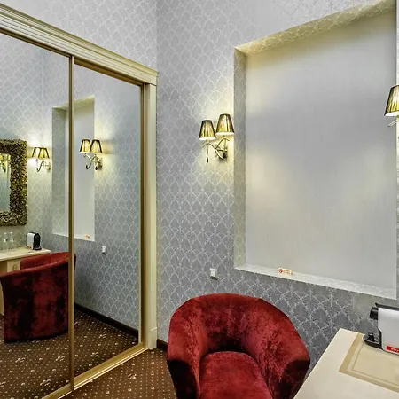 Vintage Art Hotel *