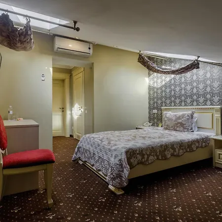 Vintage Art Hotel *
